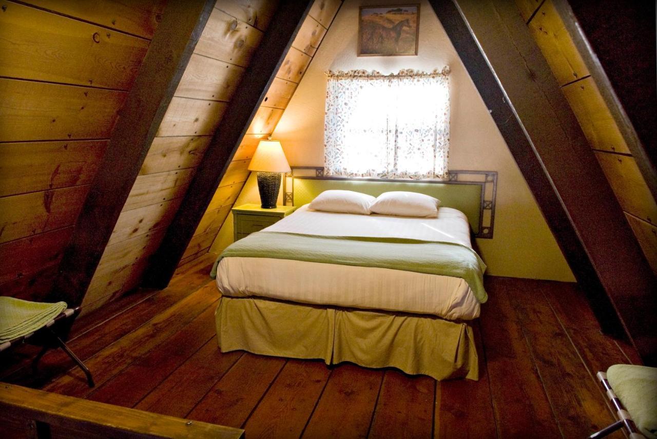 Cabins On Strawberry Hill Hotell Pine Exteriör bild