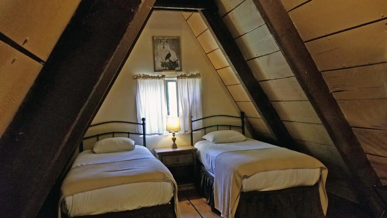 Cabins On Strawberry Hill Hotell Pine Exteriör bild